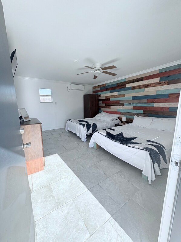 Soundproofing, free WiFi, bed sheets