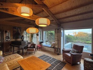 Smart-TV, Bücher, Arbeitsbereiche