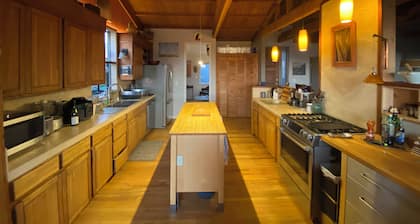 2-bedroom home with sunset views, hot tub, vaulted ceilings, piano, Bodega Bay