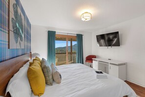 4 bedrooms, iron/ironing board, WiFi, bed sheets - Sweeping Mountain Views! Hot Tub, Sauna, Game Room, Theatre, Golf, Reunions! (Asheville)