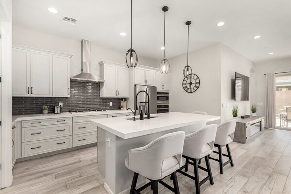 Refrigerador, microondas, horno, placa de cocina