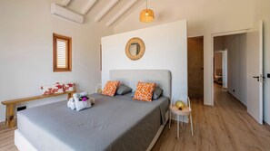 3 bedrooms, iron/ironing board, WiFi, bed sheets - Villa Kas Di Lotte, 3-bedroom villa in marvelous Coral Estate with AC, WiFi (Sint Willibrordus)