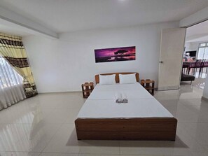 1 soverom, strykejern/-brett, internettilgang og sengetøy