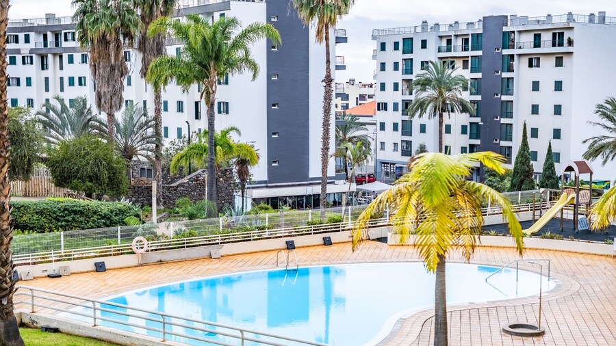 Lux Garden View by Homie