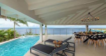 Villa Neshi, Spacious 5-bedroom villa in charming Cas Abou Resort with AC, WiFi
