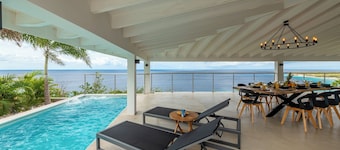 Villa Neshi, Spacious 5-bedroom villa in charming Cas Abou Resort with AC, WiFi