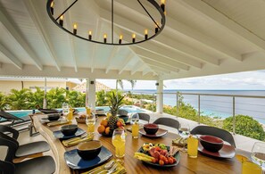 Outdoor dining - Villa Neshi, Spacious 5-bedroom villa in charming Cas Abou Resort with AC, WiFi (Willemstad)