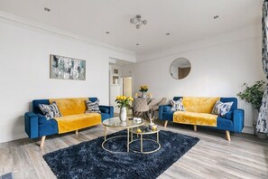 Télévision, cheminée, jeux vidéo