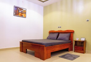 1 dormitori, planxa i posts de planxar, wifi i roba de llit 