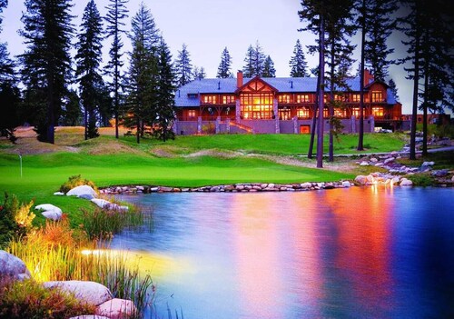 Suncadia Home near Lodge, golf, pool and Winery.  Dog Friendly, Hot Tub Fire pit