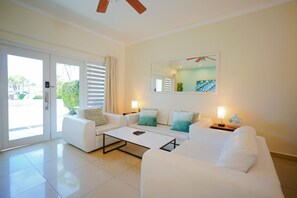 Smart-TV, Bücher, Stereoanlage