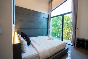 3 bedrooms, desk, iron/ironing board, travel crib