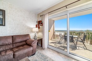 TV - BEACHFRONT, FAMILY FRIENDLY, LOW FLOOR, OUTDOOR/INDOOR POOL (Gulf Shores)
