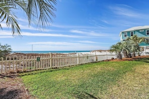 Property grounds - BEACHFRONT, FAMILY FRIENDLY, LOW FLOOR, OUTDOOR/INDOOR POOL (Gulf Shores)