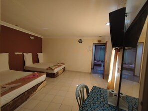 Desk, free WiFi, bed sheets - Sentosa Villa Hotel (Klang)