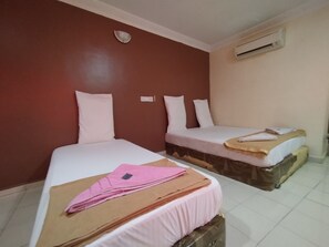 Desk, free WiFi, bed sheets - Sentosa Villa Hotel (Klang)