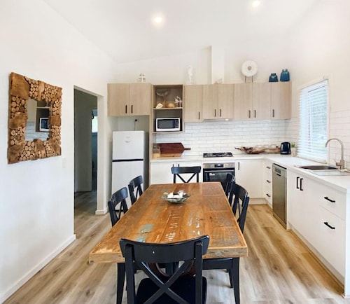 The Purple Hen Hideaway Ramada