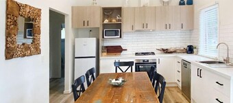 The Purple Hen Hideaway Ramada