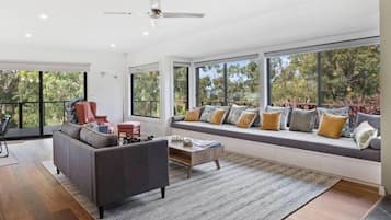 TV, fireplace, stereo