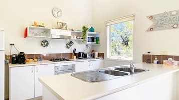 Dishwasher, coffee/tea maker, cookware/dishes/utensils, dining tables