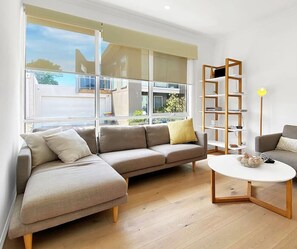 TV, fireplace, stereo