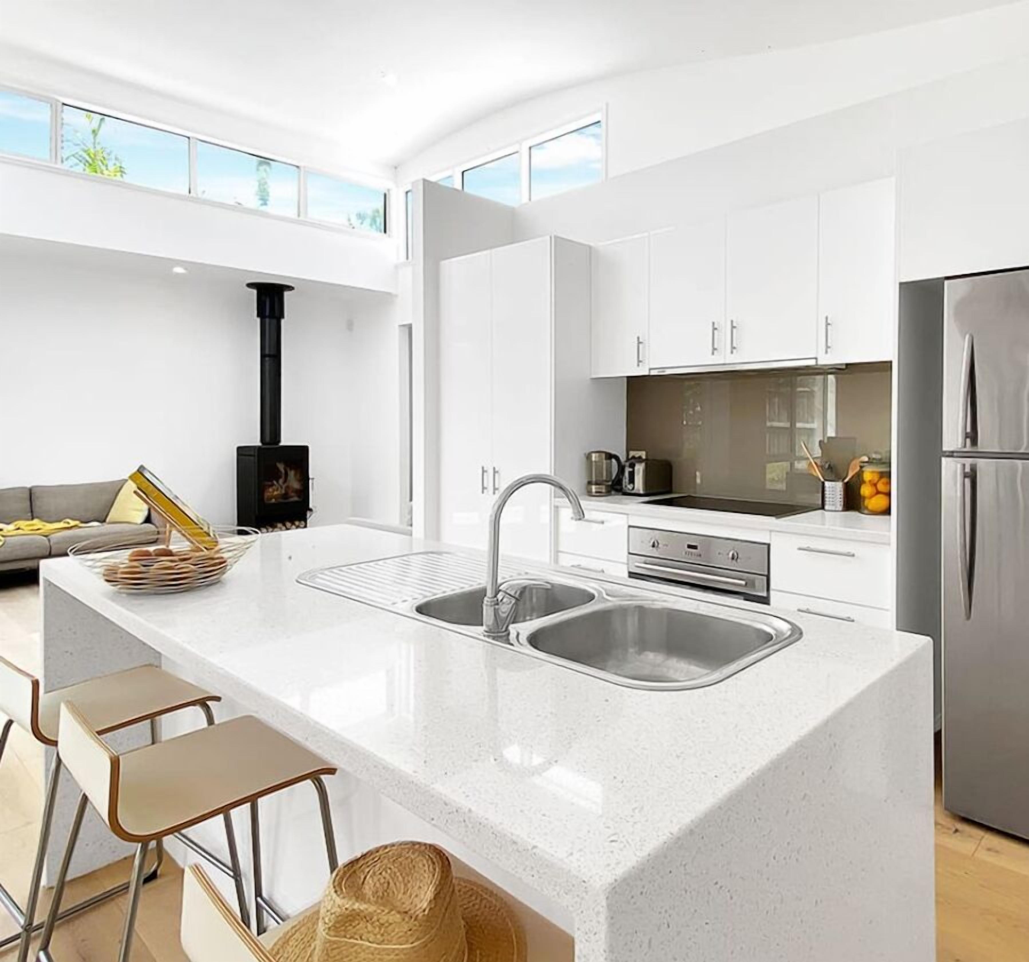 Réfrigérateur, four, plaque de cuisson, lave-vaisselle