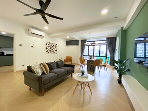 TV - Spacious 3-bedroom apartment with AC and WiFi in vibrant Kuala Lumpur (Kuala Lumpur)