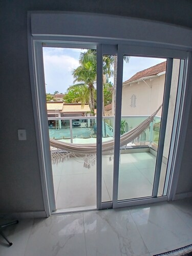 Cozy house 500m from the beach in Guarujá, pet friendly