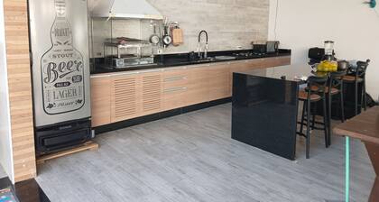 Cozy house 500m from the beach in Guarujá, pet friendly