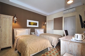 Twin Room, Courtyard View | Desk, free WiFi - Dasinem Family Homestay (Pogung Lor)