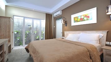 Double Room, Garden View | Desk, free WiFi