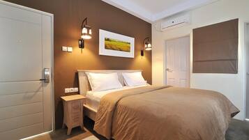 Double Room, Courtyard View | Desk, free WiFi