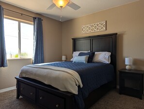 3 bedrooms, desk, free WiFi, bed sheets