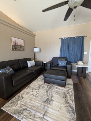 Een smart-tv en een open haard