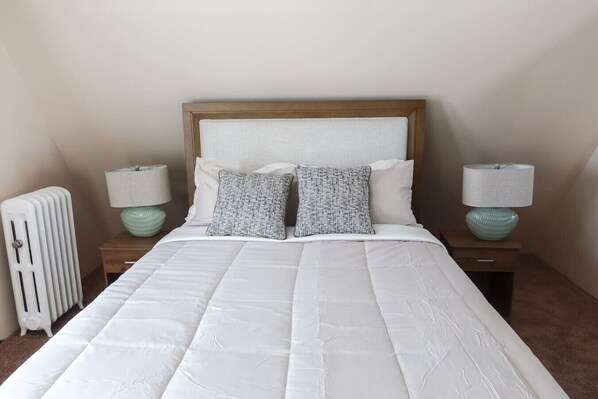 1 bedroom, iron/ironing board, WiFi, bed sheets - Cozy studio with AC and WiFi in nice West Orange (West Orange)