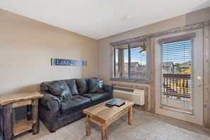 Smart TV, chimenea y reproductor de DVD 