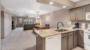 Interior - 1 Bedroom, sleeps  up to 6, Steps to Table Rock Lake! Ticket Deals! (Branson)