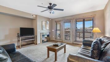 Smart TV, fireplace, DVD player