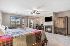 1 bedroom, iron/ironing board, free WiFi, bed sheets - 2 BDRM Lake Community Condo sleeps 10, Ticket Deals, Resort Amenities, 2 min to SDC! (Branson)