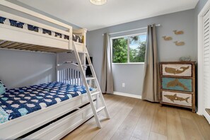 3 bedrooms, desk, iron/ironing board, WiFi