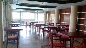 Basic-Zimmer, Balkon, Blick auf die Lagune | Restaurant