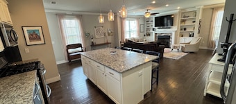 Cozy & Comfortable 3 Bedroom House Fantastic Location in NWA