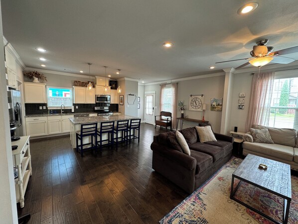 Smart TV, fireplace