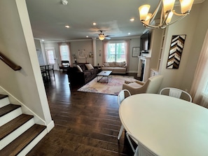 Smart TV, fireplace