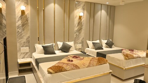 Hotel Shahanshah & Restaurant