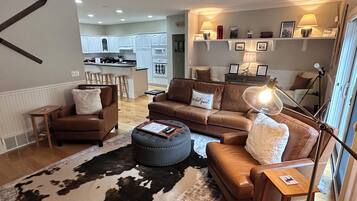 Smart-TV, Kamin, TischfuĂball, BĂŒcher