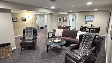 Smart-TV, peis, fotballspill og bøker