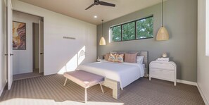 2 bedrooms, free WiFi, bed sheets - Experience Elegance at the Montclair in Our Luxury Villa (Springdale)
