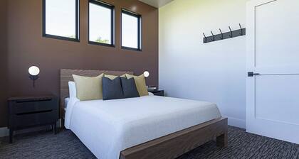 This stunning 3 bed, 3 bath villa offers modern amenities and breathtaking views