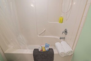 Handtücher, Seife, Toilettenpapier
